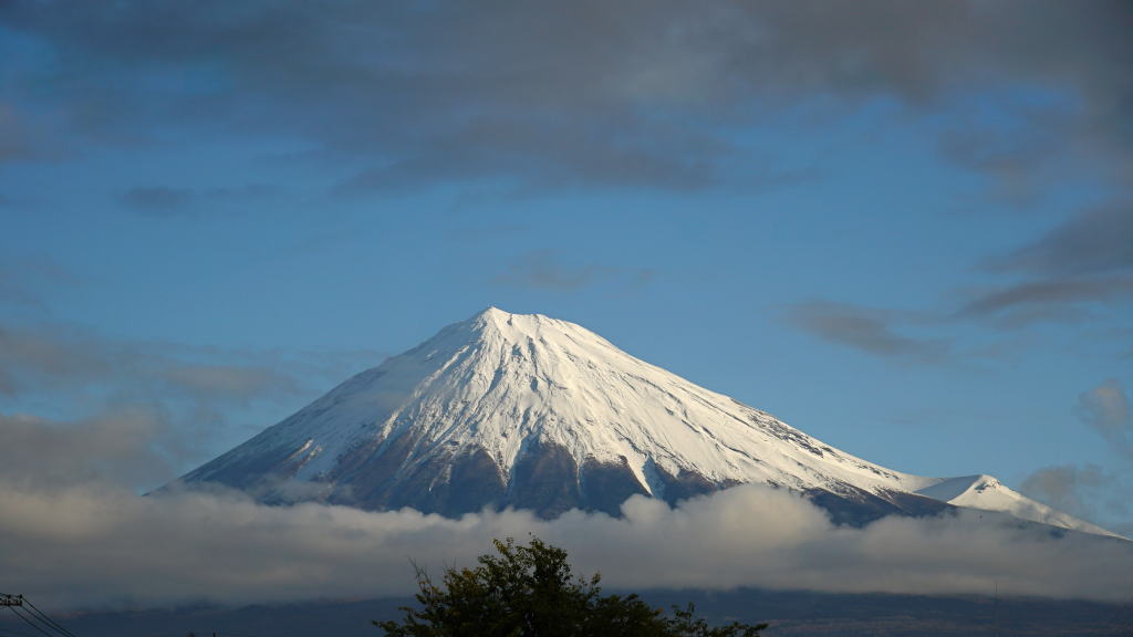 真っ白になった富士山