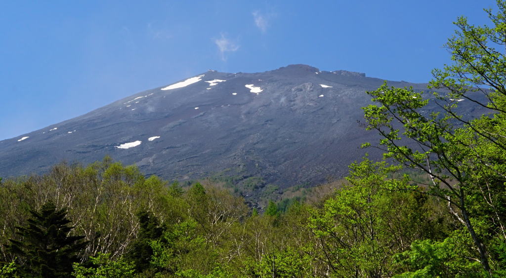 雪解けすすんだ富士山